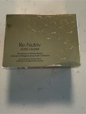 Estée Lauder Re-Nutriv Ultimate Lift Regenerating Youth Collection